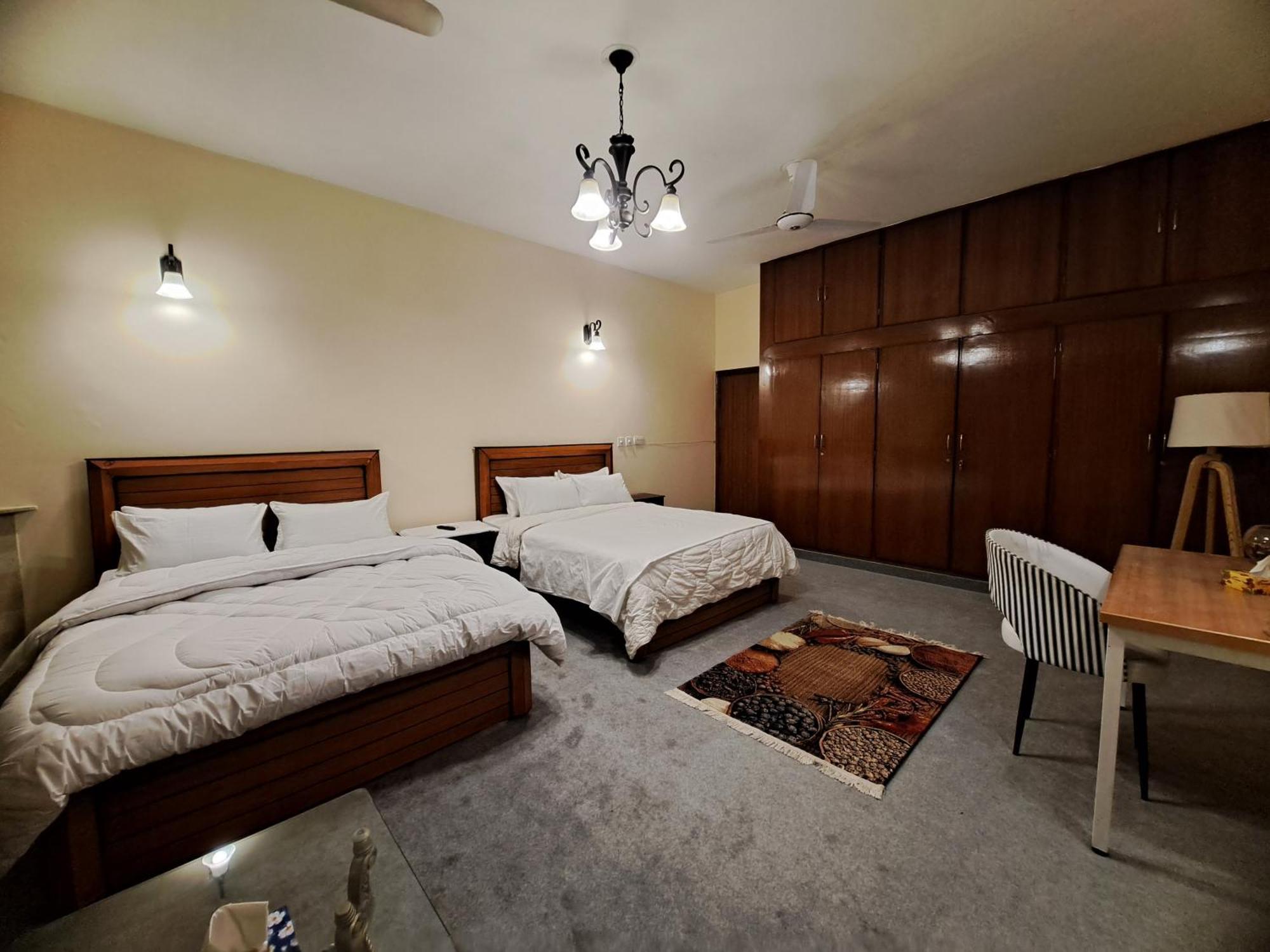Laca Sa Lodge Opp Canturus Mall Islamabad Bagian luar foto