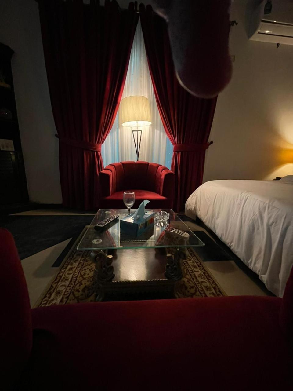Laca Sa Lodge Opp Canturus Mall Islamabad Bagian luar foto