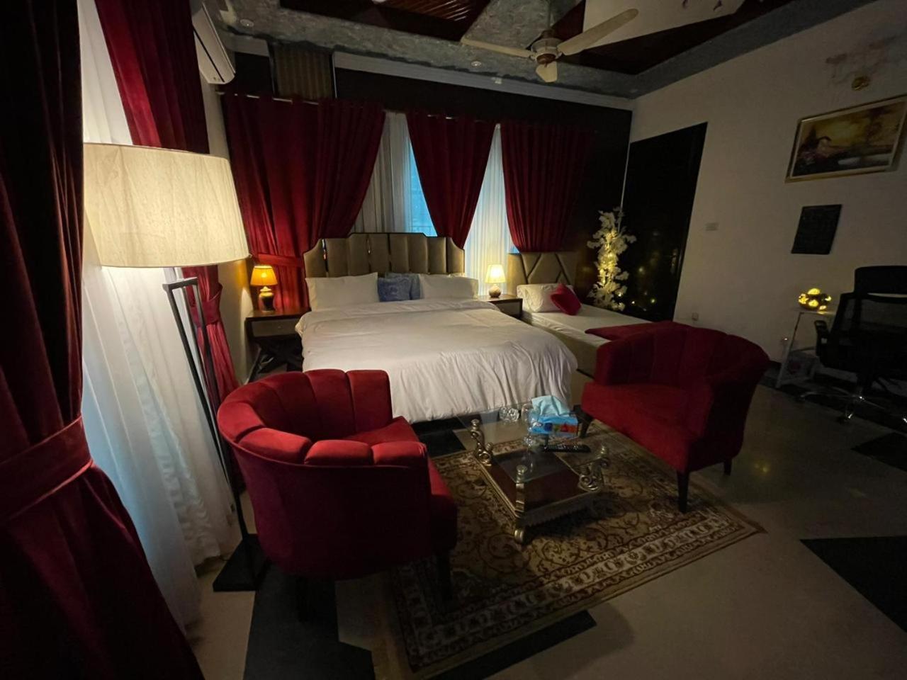Laca Sa Lodge Opp Canturus Mall Islamabad Bagian luar foto