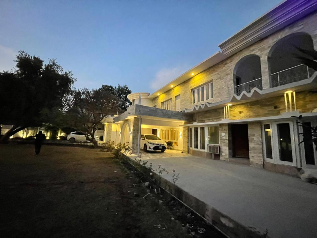 Laca Sa Lodge Opp Canturus Mall Islamabad Bagian luar foto